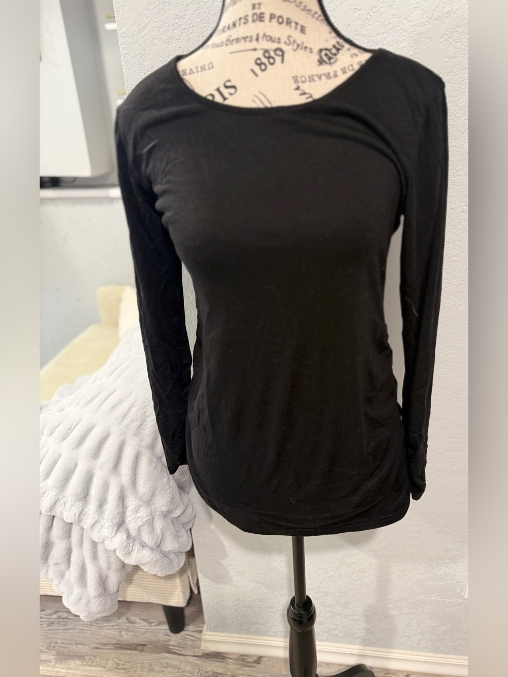 Black Long Sleeve Maternity Top Size Medium | Scoop Neck Amazon - Picture 2 of 8